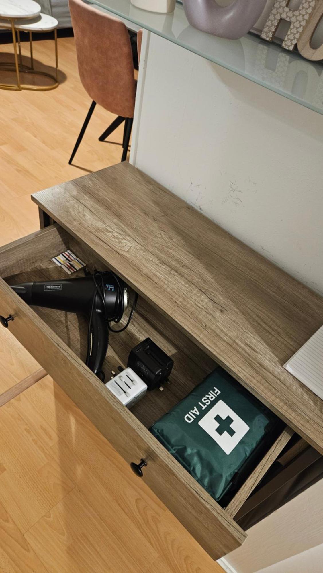 Bright And Spacious One Bedroom Apparment, Free Parking Londra Esterno foto