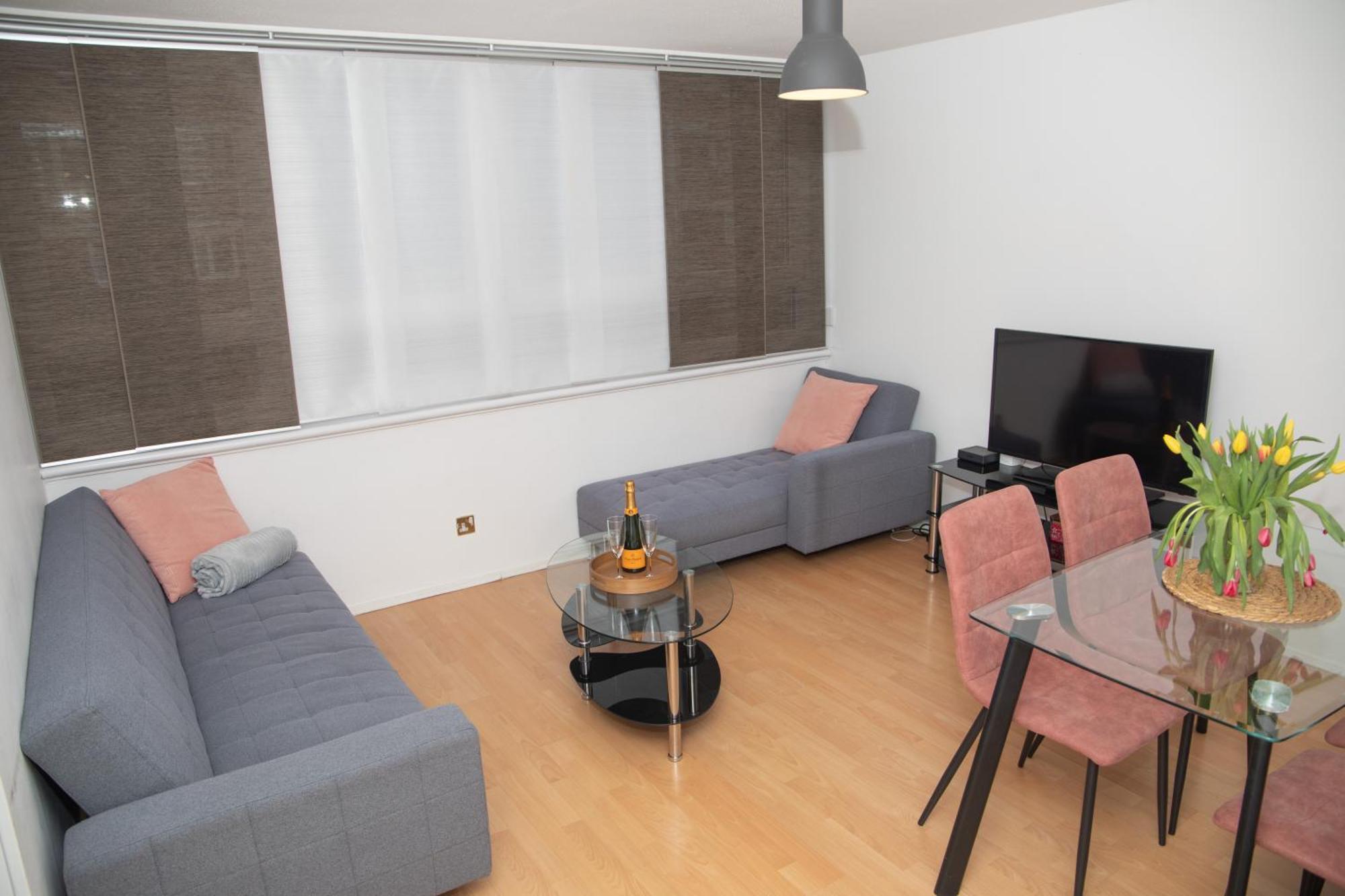 Bright And Spacious One Bedroom Apparment, Free Parking Londra Esterno foto