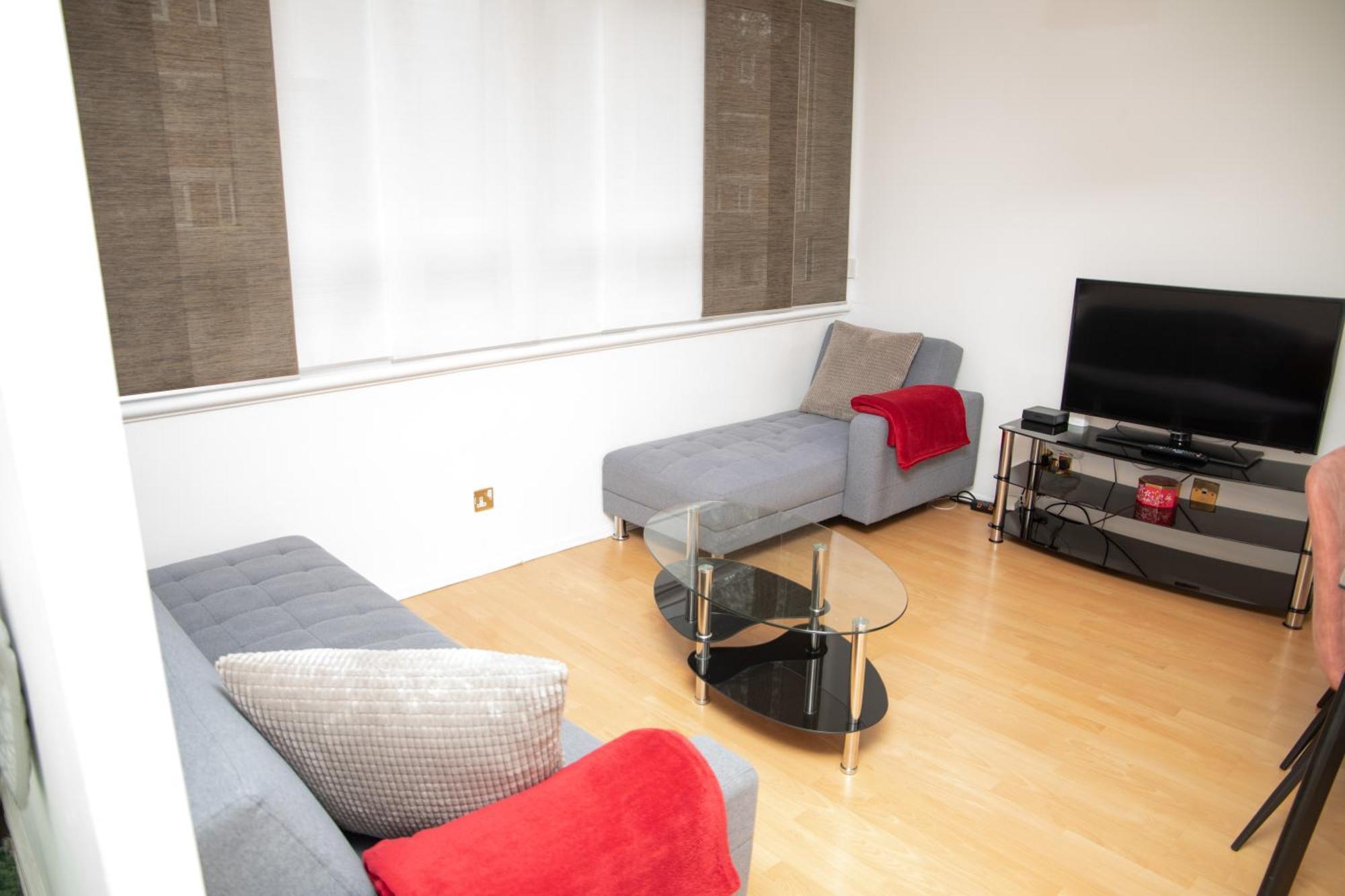 Bright And Spacious One Bedroom Apparment, Free Parking Londra Esterno foto