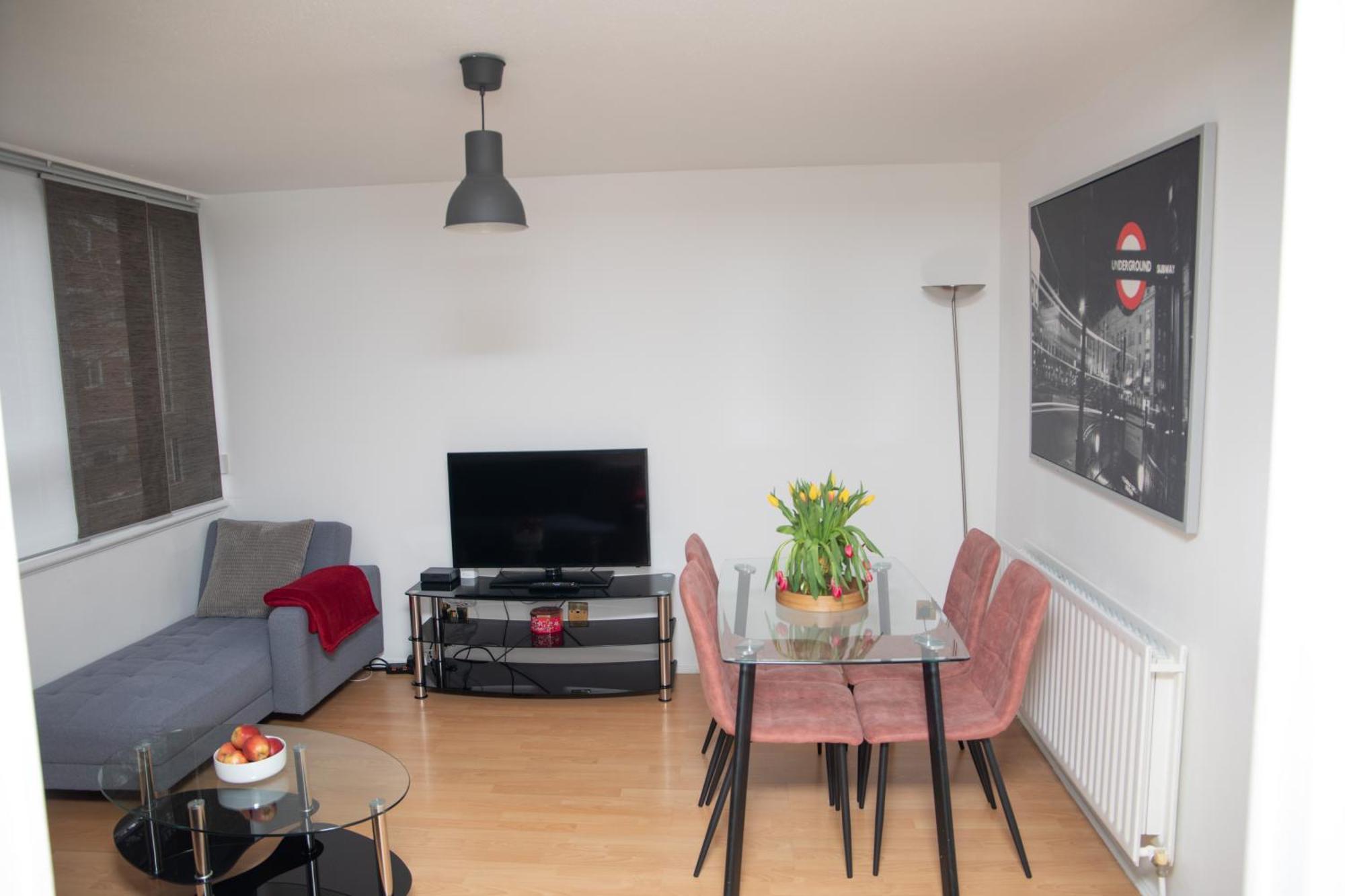 Bright And Spacious One Bedroom Apparment, Free Parking Londra Esterno foto
